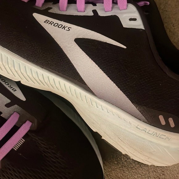 Brooks - Picture 2 of 7